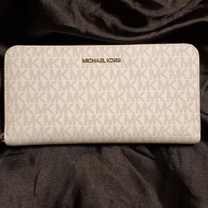 Brand NEW with TAGS Michael Kors Wallet